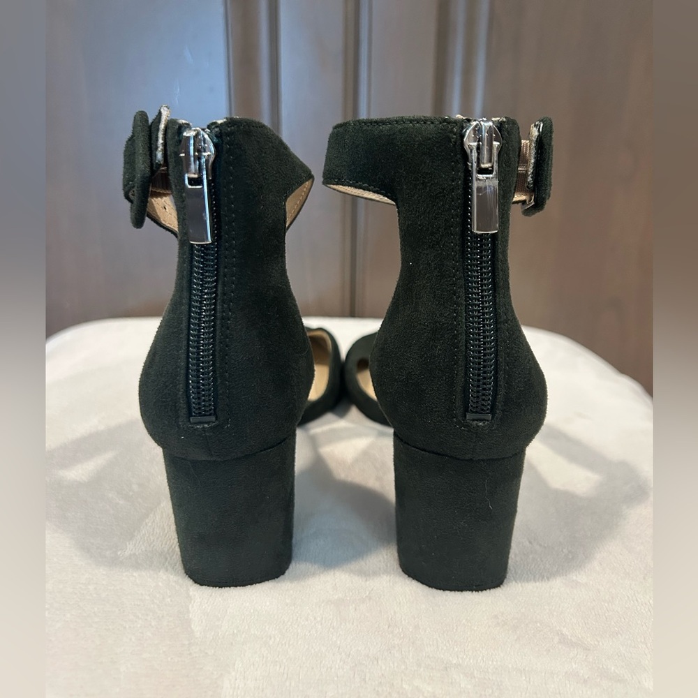 LifeStride Admire Ankle Strap Pointed Toe Suede Pump in Forest Green, Size 6.5 - Picture 9 of 13